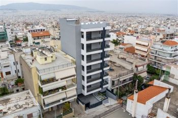 Κατασκευή σύγχρονου κτιρίου minimal αρχιτεκτονικής