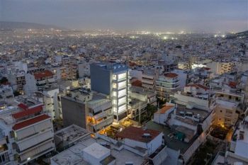 Κατασκευή σύγχρονου κτιρίου minimal αρχιτεκτονικής