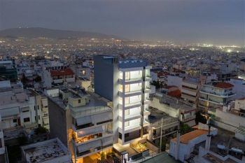 Κατασκευή σύγχρονου κτιρίου minimal αρχιτεκτονικής