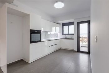 Κατασκευή σύγχρονου κτιρίου minimal αρχιτεκτονικής