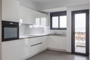 Κατασκευή σύγχρονου κτιρίου minimal αρχιτεκτονικής