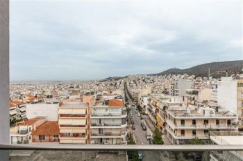 Κατασκευή σύγχρονου κτιρίου minimal αρχιτεκτονικής