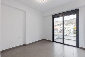 Κατασκευή σύγχρονου κτιρίου minimal αρχιτεκτονικής