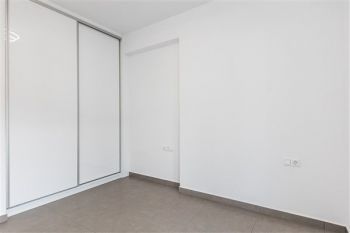 Κατασκευή σύγχρονου κτιρίου minimal αρχιτεκτονικής
