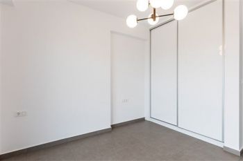 Κατασκευή σύγχρονου κτιρίου minimal αρχιτεκτονικής