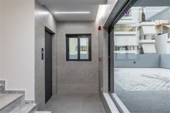 Κατασκευή σύγχρονου κτιρίου minimal αρχιτεκτονικής
