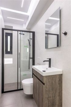 Κατασκευή σύγχρονου κτιρίου minimal αρχιτεκτονικής