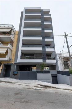 Κατασκευή σύγχρονου κτιρίου minimal αρχιτεκτονικής