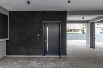 Κατασκευή σύγχρονου κτιρίου minimal αρχιτεκτονικής
