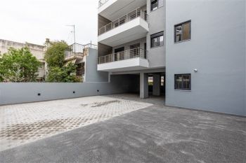 Κατασκευή σύγχρονου κτιρίου minimal αρχιτεκτονικής