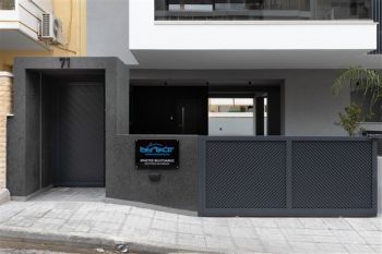 Κατασκευή σύγχρονου κτιρίου minimal αρχιτεκτονικής
