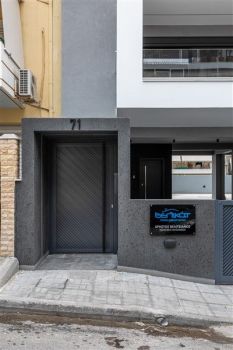Κατασκευή σύγχρονου κτιρίου minimal αρχιτεκτονικής
